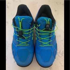 Boys Wilson Junior Rush Pro QL tennis shoes. Blue size 6.